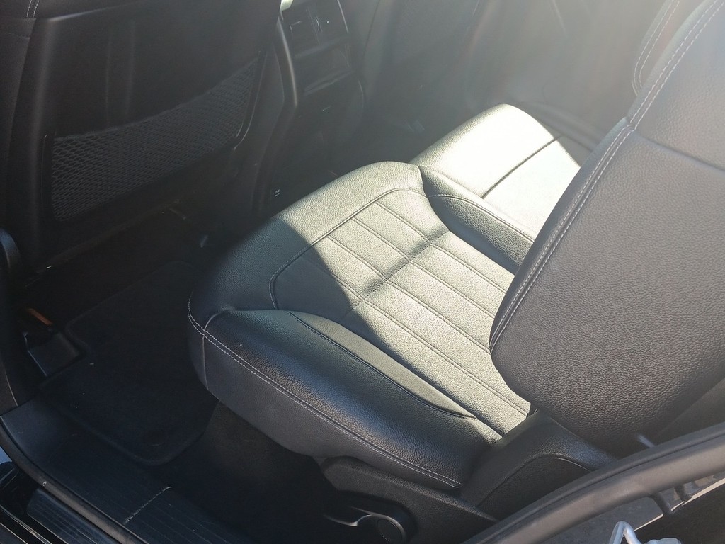 Mercedes-Benz GL-Class Vehicle Full-screen Gallery Image 14