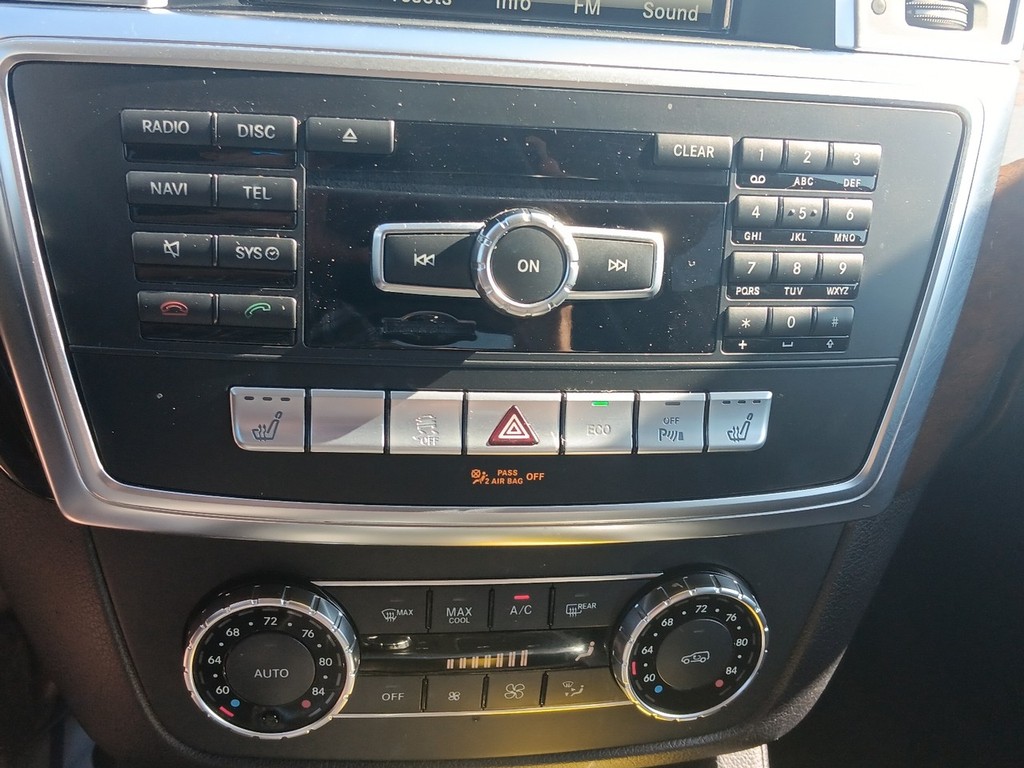 Mercedes-Benz GL-Class Vehicle Full-screen Gallery Image 19