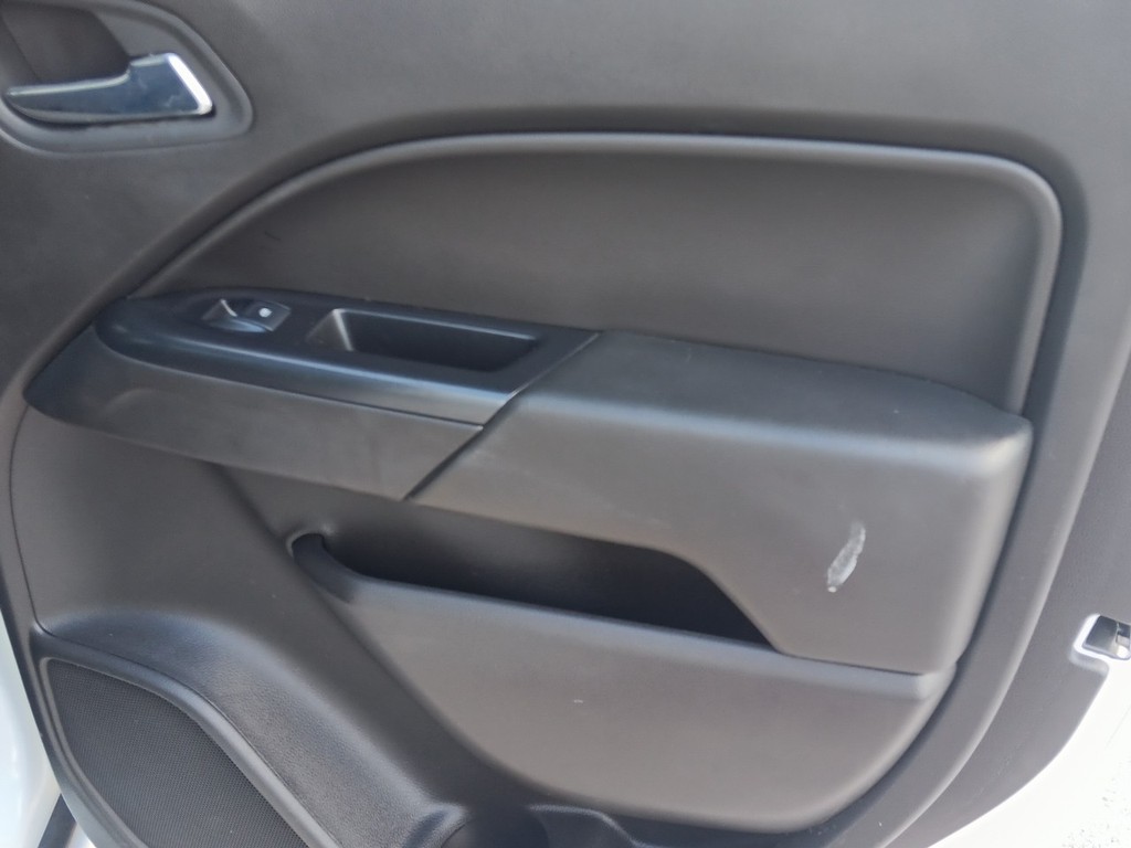 Chevrolet Colorado Vehicle Full-screen Gallery Image 11