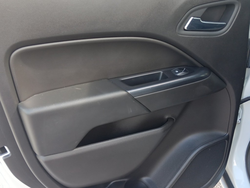 Chevrolet Colorado Vehicle Full-screen Gallery Image 13