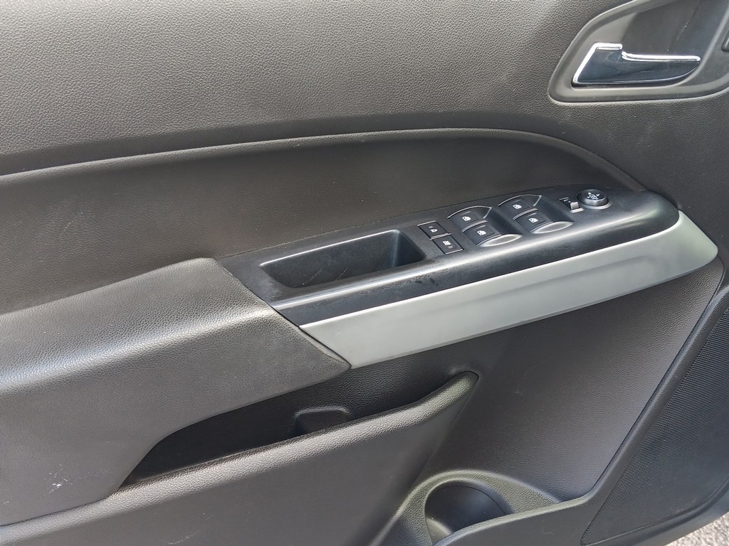 Chevrolet Colorado Vehicle Full-screen Gallery Image 15