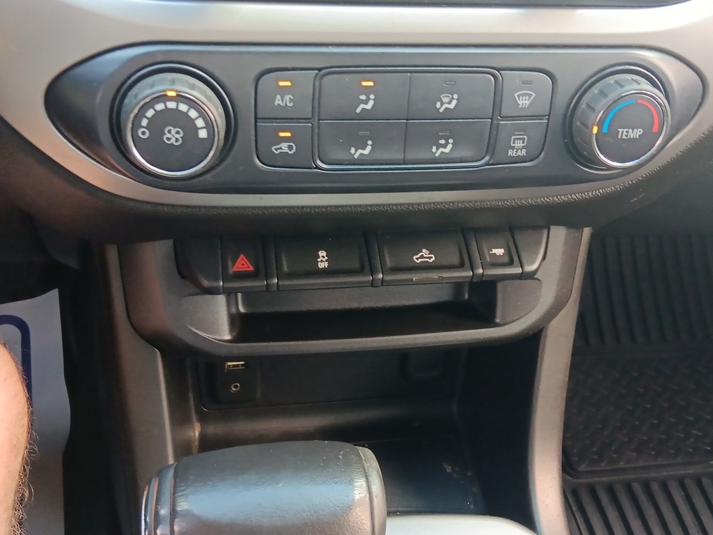Chevrolet Colorado Vehicle Full-screen Gallery Image 21