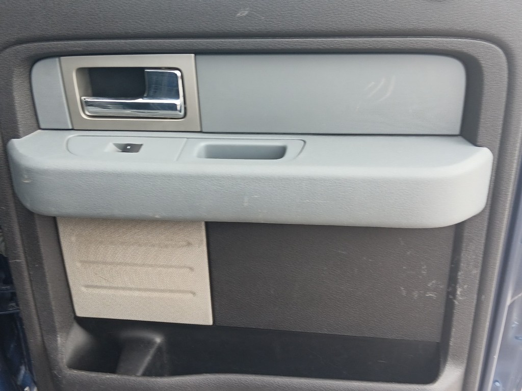 Ford F-150 Vehicle Full-screen Gallery Image 11