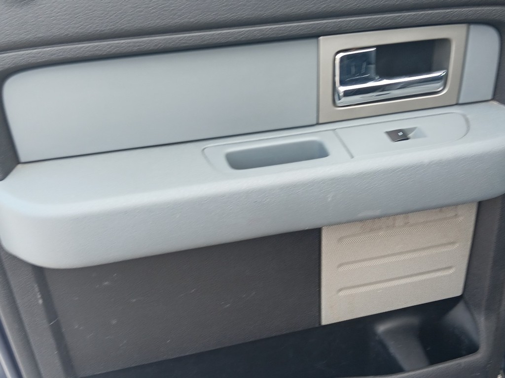 Ford F-150 Vehicle Full-screen Gallery Image 13