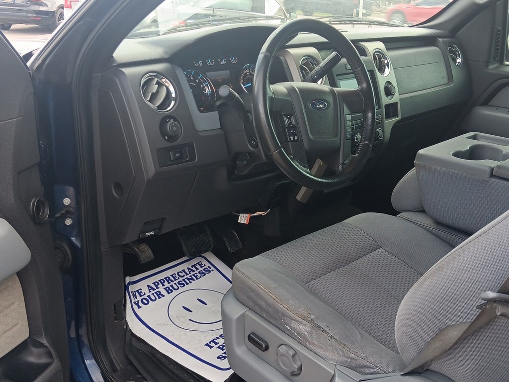 Ford F-150 Vehicle Full-screen Gallery Image 16
