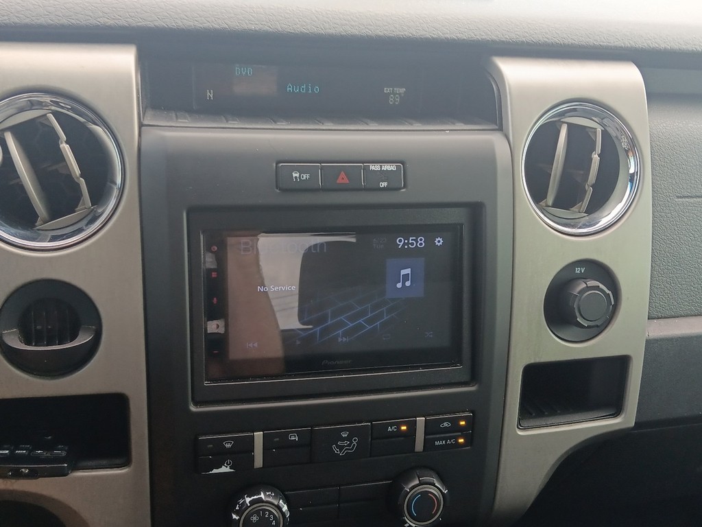 Ford F-150 Vehicle Full-screen Gallery Image 18