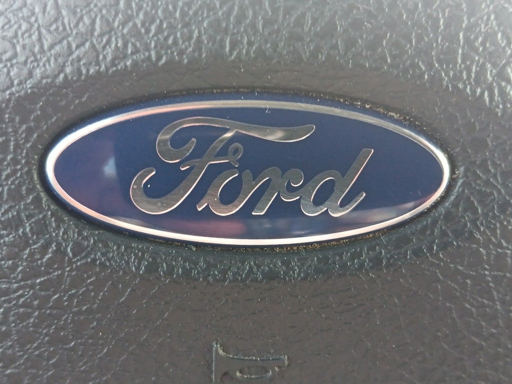 Ford F-150 Vehicle Full-screen Gallery Image 19