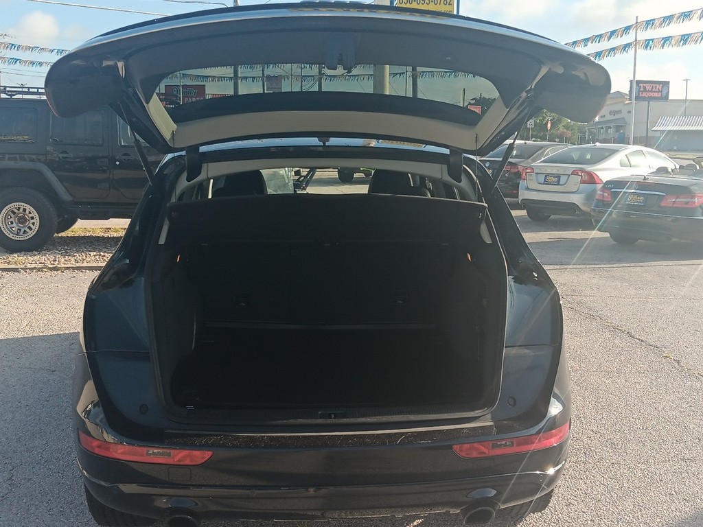 Audi Q5 Vehicle Full-screen Gallery Image 05