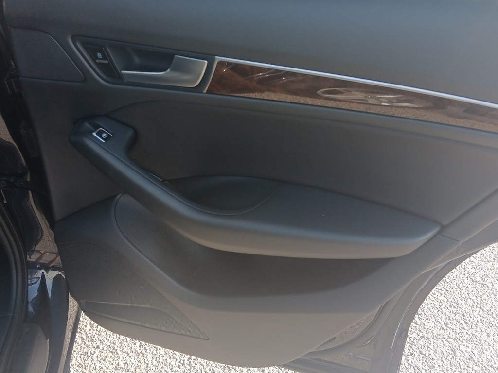 Audi Q5 Vehicle Full-screen Gallery Image 12