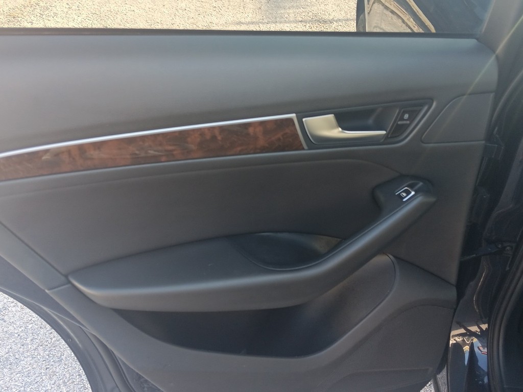 Audi Q5 Vehicle Full-screen Gallery Image 14