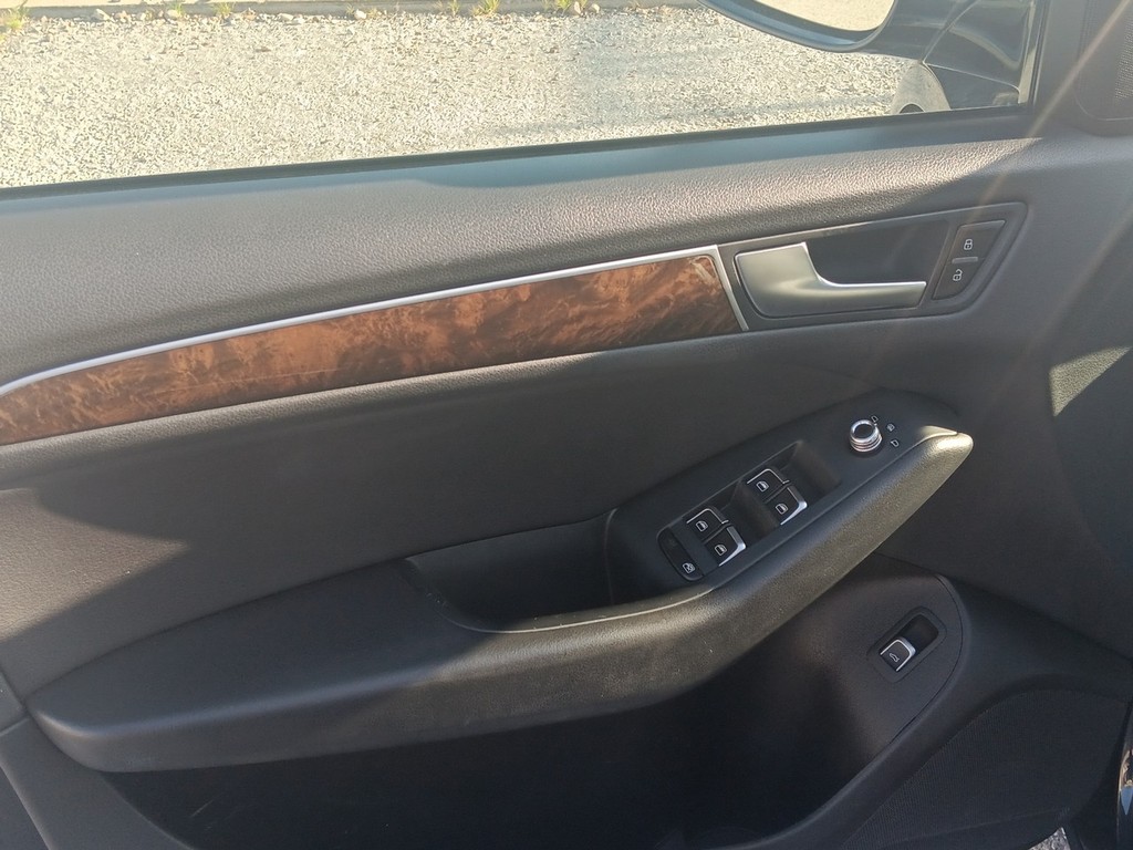 Audi Q5 Vehicle Full-screen Gallery Image 16
