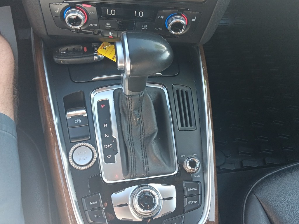 Audi Q5 Vehicle Full-screen Gallery Image 23