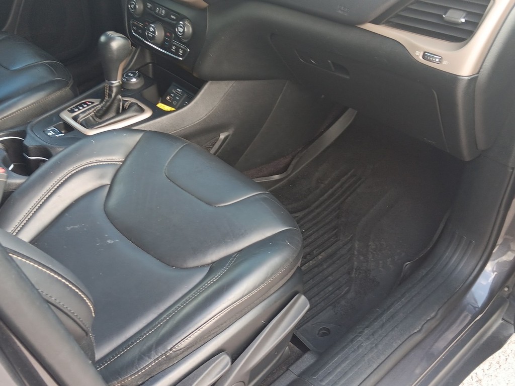 Jeep Cherokee Vehicle Full-screen Gallery Image 10
