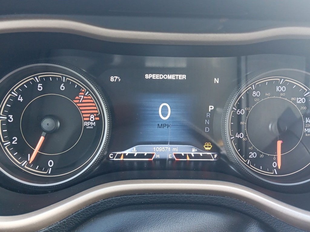 Jeep Cherokee Vehicle Full-screen Gallery Image 17