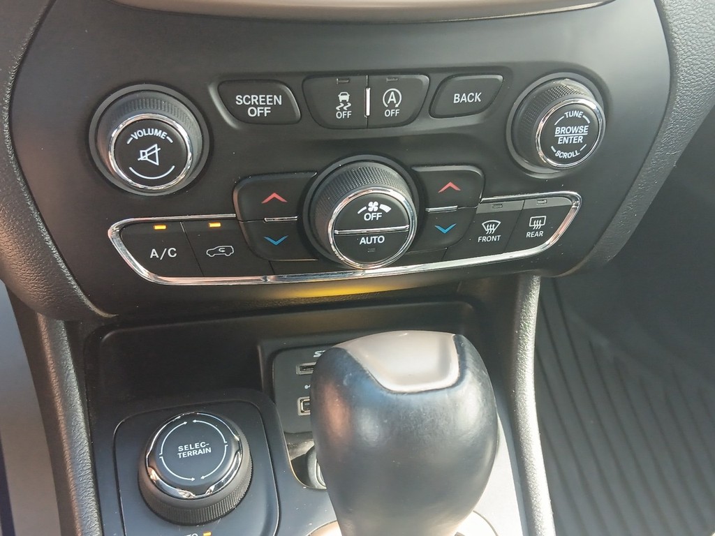 Jeep Cherokee Vehicle Full-screen Gallery Image 19