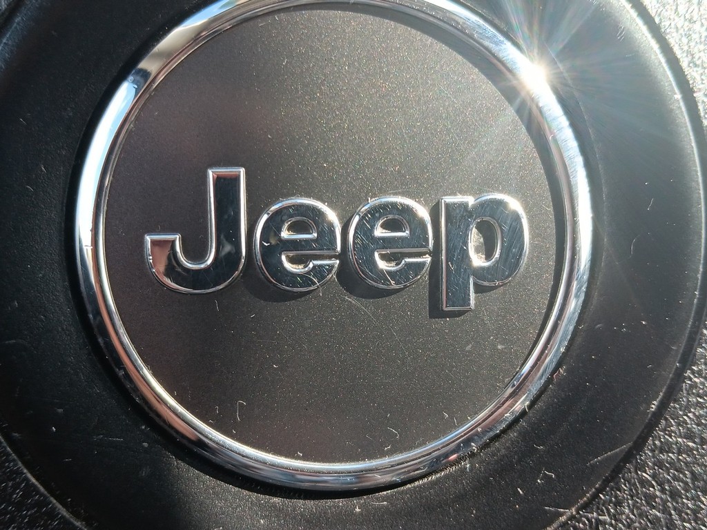 Jeep Cherokee Vehicle Full-screen Gallery Image 20