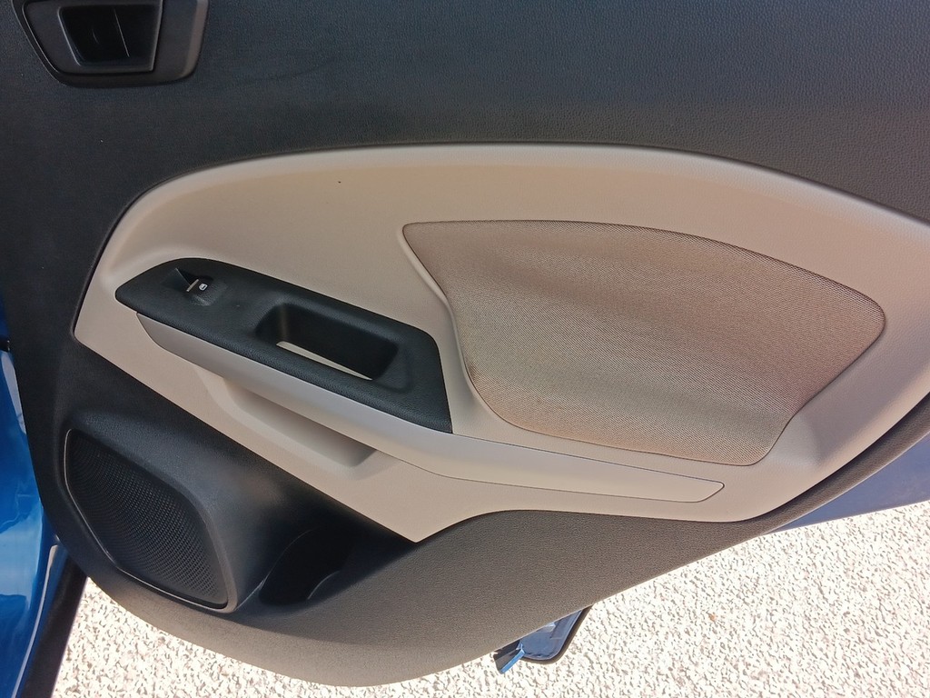 Ford EcoSport Vehicle Full-screen Gallery Image 11