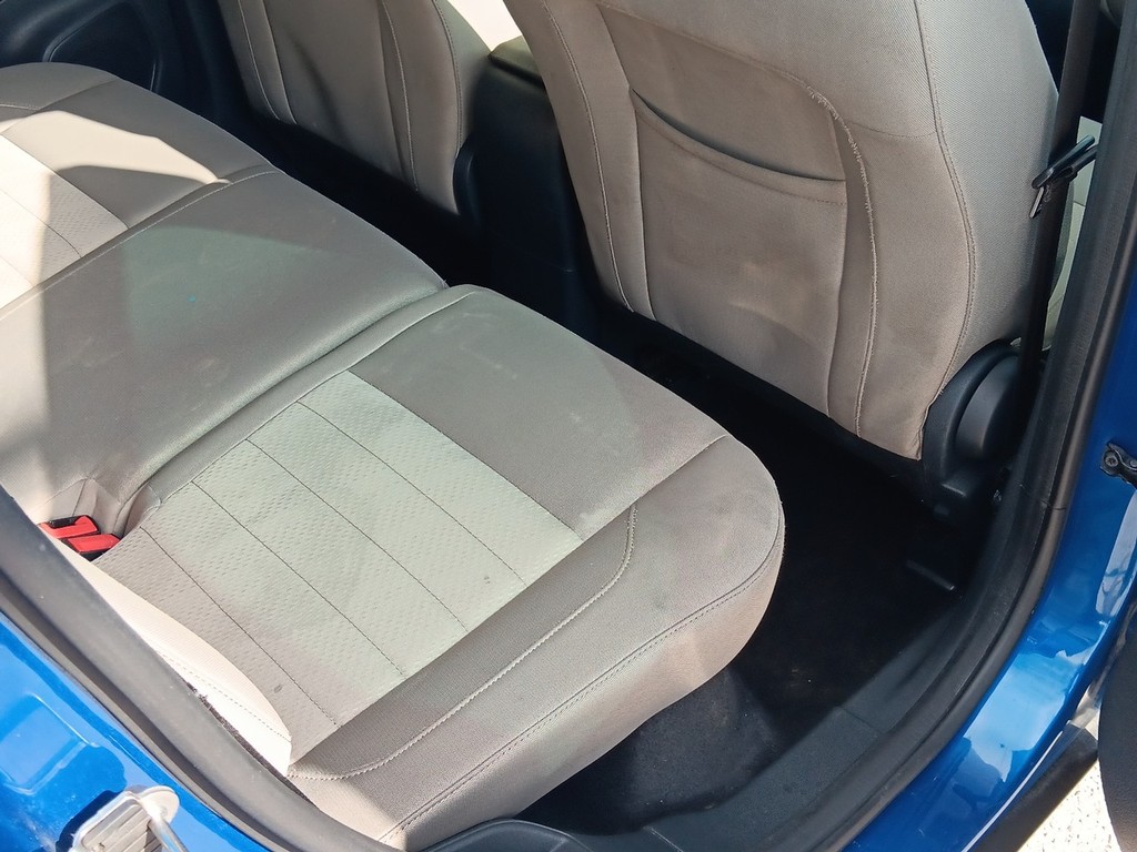 Ford EcoSport Vehicle Full-screen Gallery Image 12