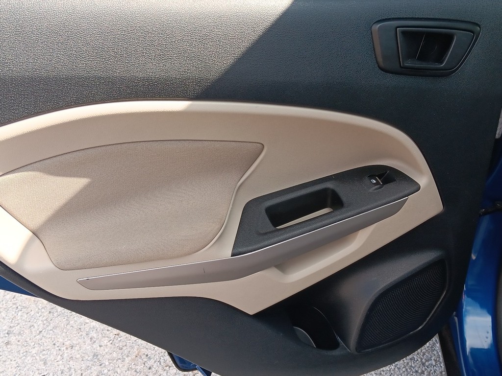Ford EcoSport Vehicle Full-screen Gallery Image 13