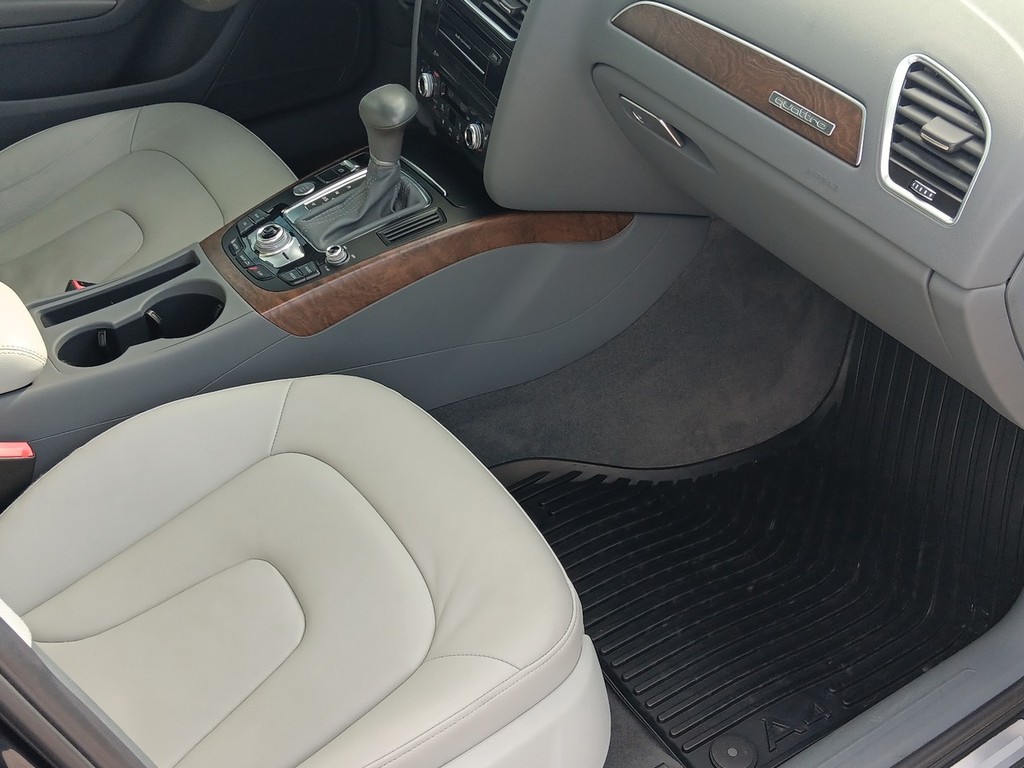 Audi A4 Vehicle Full-screen Gallery Image 10