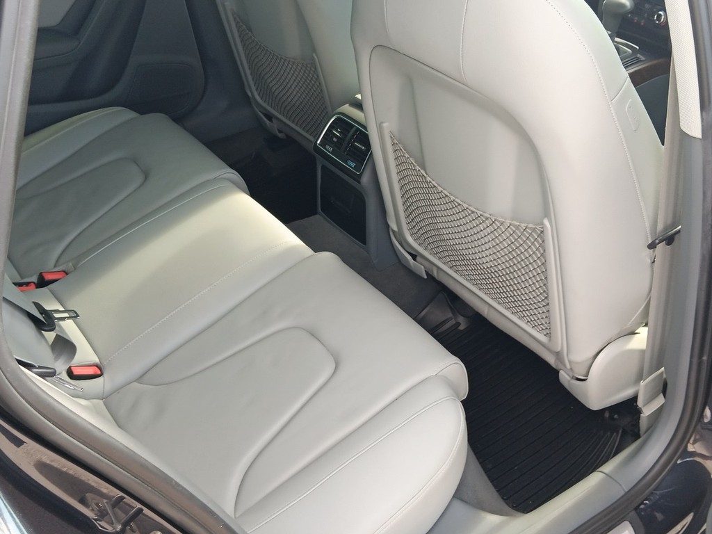 Audi A4 Vehicle Full-screen Gallery Image 12