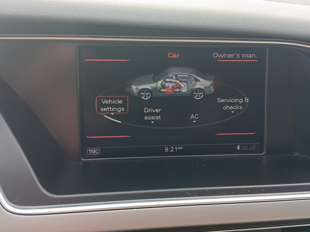 Audi A4 Vehicle Full-screen Gallery Image 19