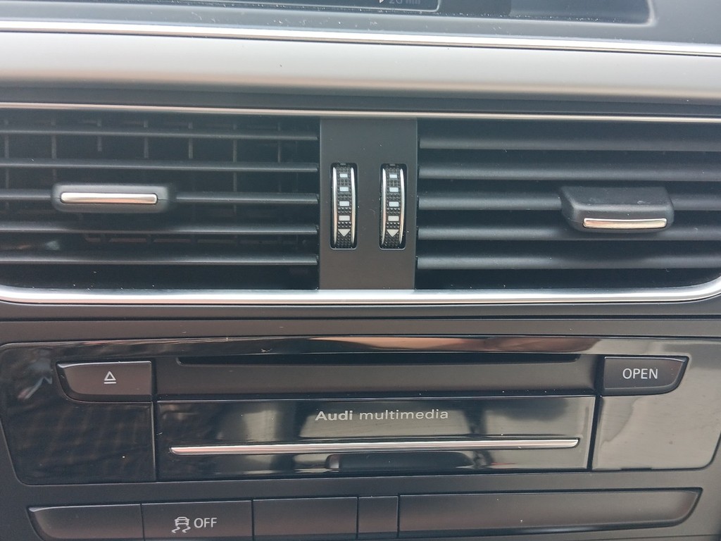 Audi A4 Vehicle Full-screen Gallery Image 20