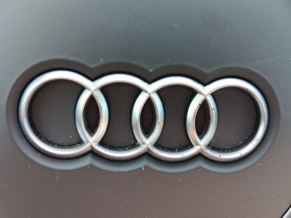 Audi A4 Vehicle Full-screen Gallery Image 22