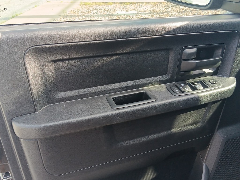 Ram 1500 Vehicle Full-screen Gallery Image 17