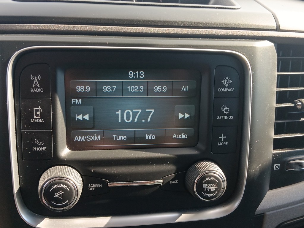 Ram 1500 Vehicle Full-screen Gallery Image 21