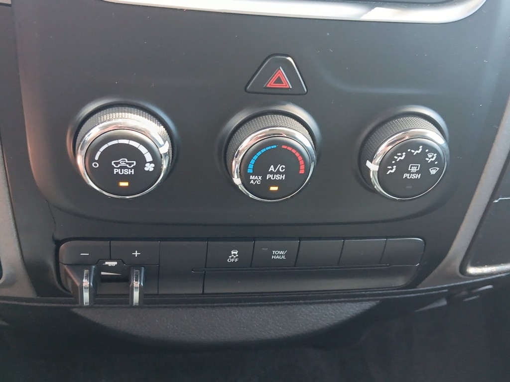 Ram 1500 Vehicle Full-screen Gallery Image 22