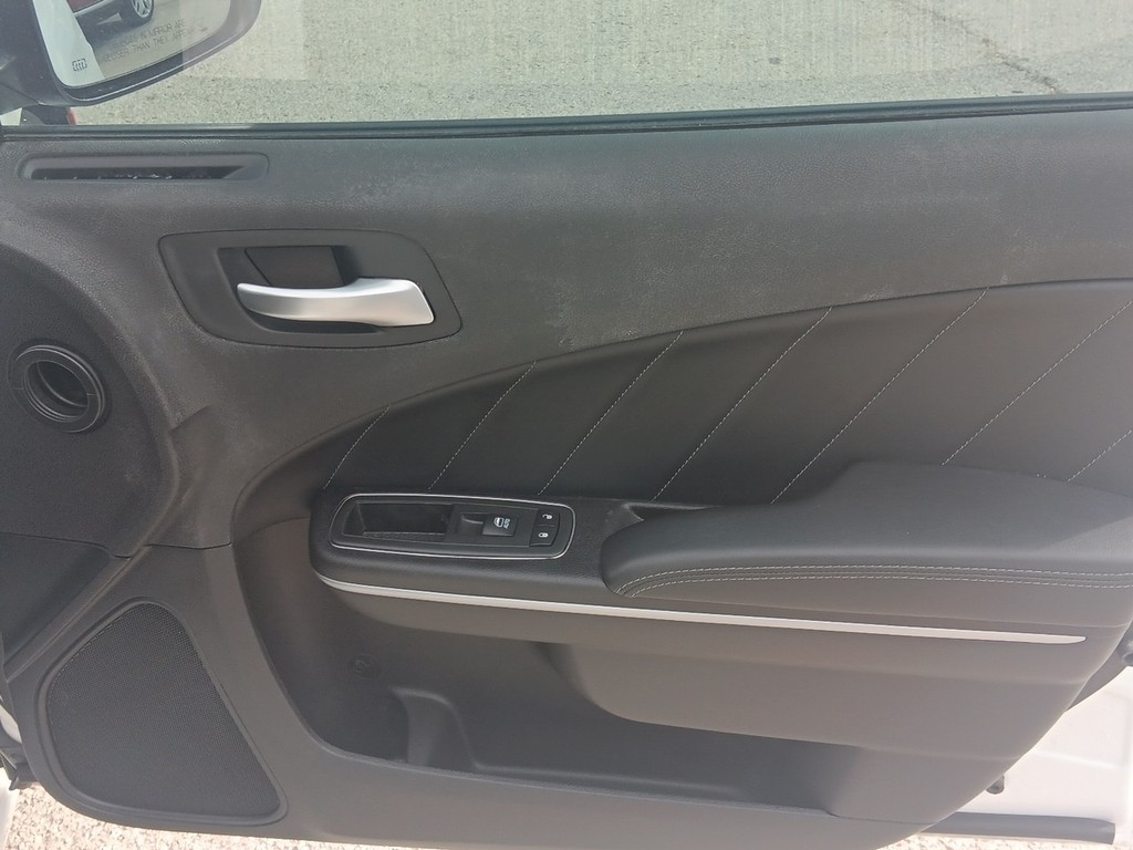 Dodge Charger Vehicle Full-screen Gallery Image 09
