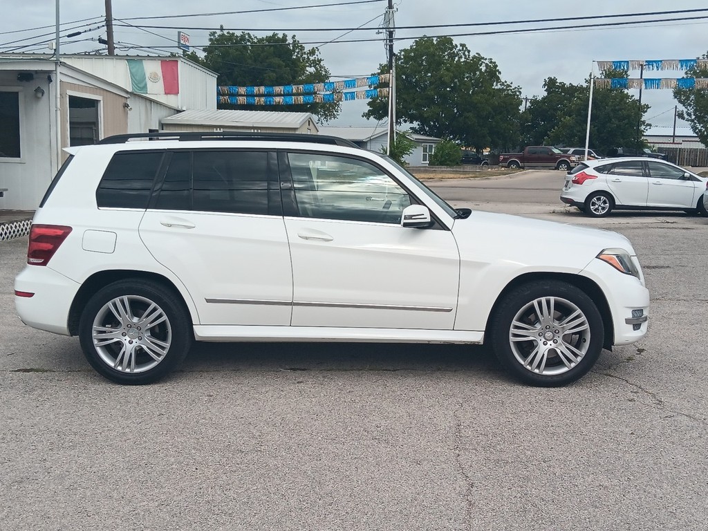 Mercedes-Benz GLK-Class Vehicle Full-screen Gallery Image 2