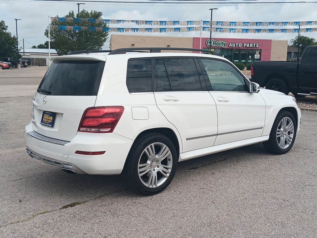 Mercedes-Benz GLK-Class Vehicle Full-screen Gallery Image 3