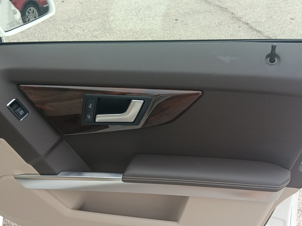 Mercedes-Benz GLK-Class Vehicle Full-screen Gallery Image 9