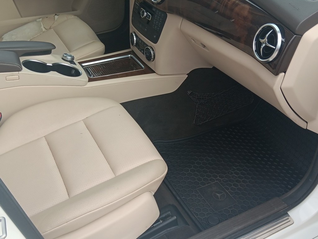 Mercedes-Benz GLK-Class Vehicle Full-screen Gallery Image 10