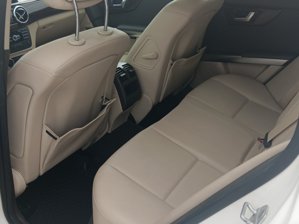 Mercedes-Benz GLK-Class Vehicle Full-screen Gallery Image 14