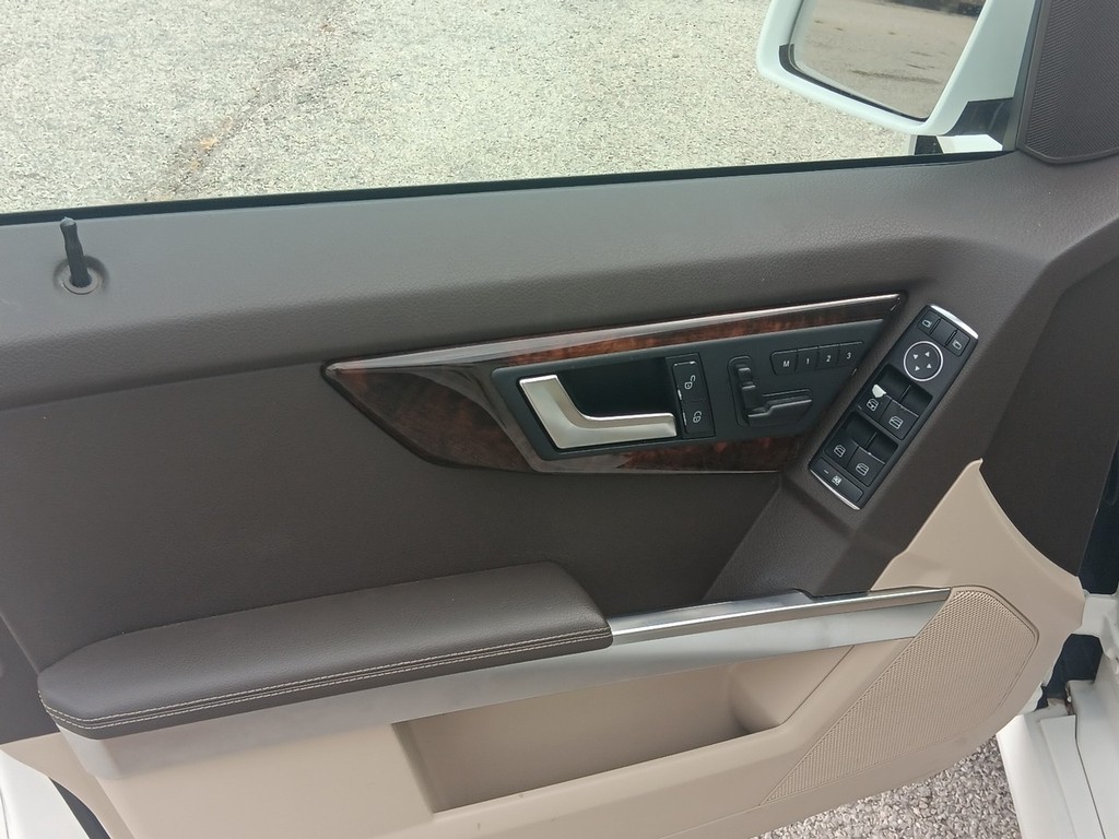 Mercedes-Benz GLK-Class Vehicle Full-screen Gallery Image 15