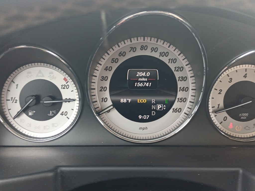 Mercedes-Benz GLK-Class Vehicle Full-screen Gallery Image 17