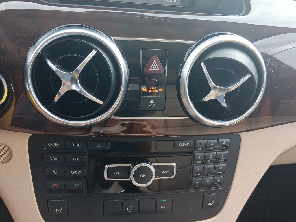 Mercedes-Benz GLK-Class Vehicle Full-screen Gallery Image 19