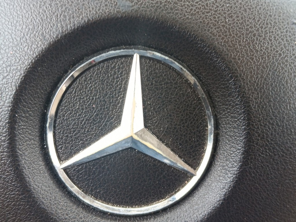 Mercedes-Benz GLK-Class Vehicle Full-screen Gallery Image 20