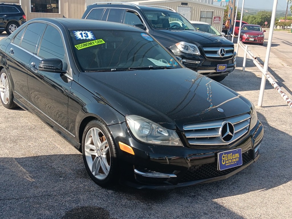 Mercedes-Benz C-Class Vehicle Full-screen Gallery Image 01