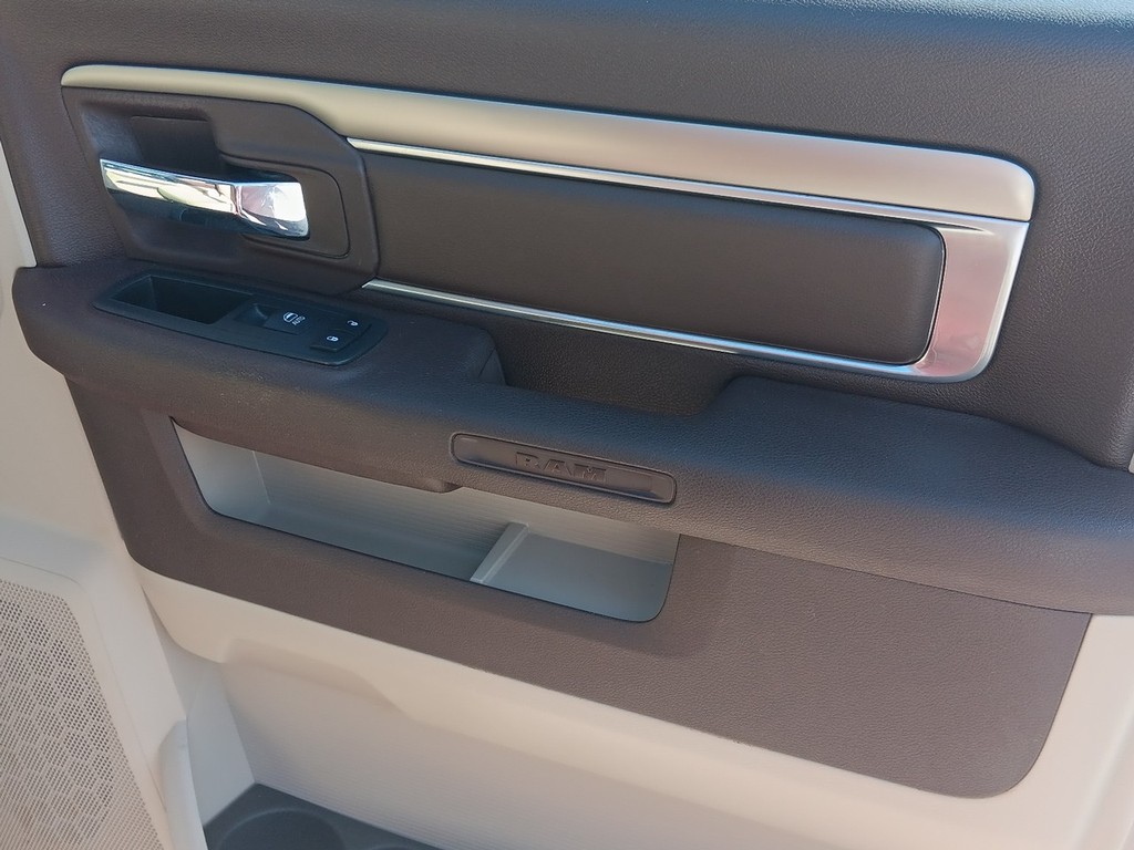 Ram 1500 Vehicle Full-screen Gallery Image 09