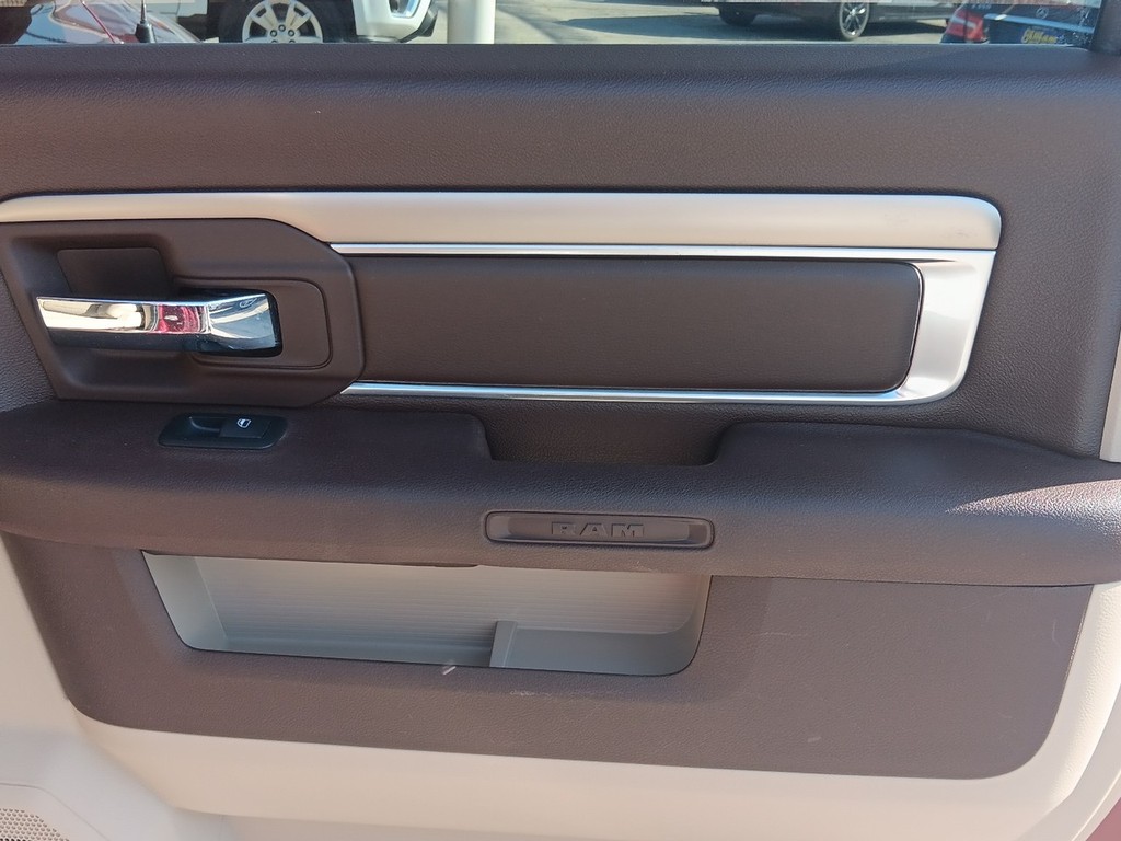 Ram 1500 Vehicle Full-screen Gallery Image 11