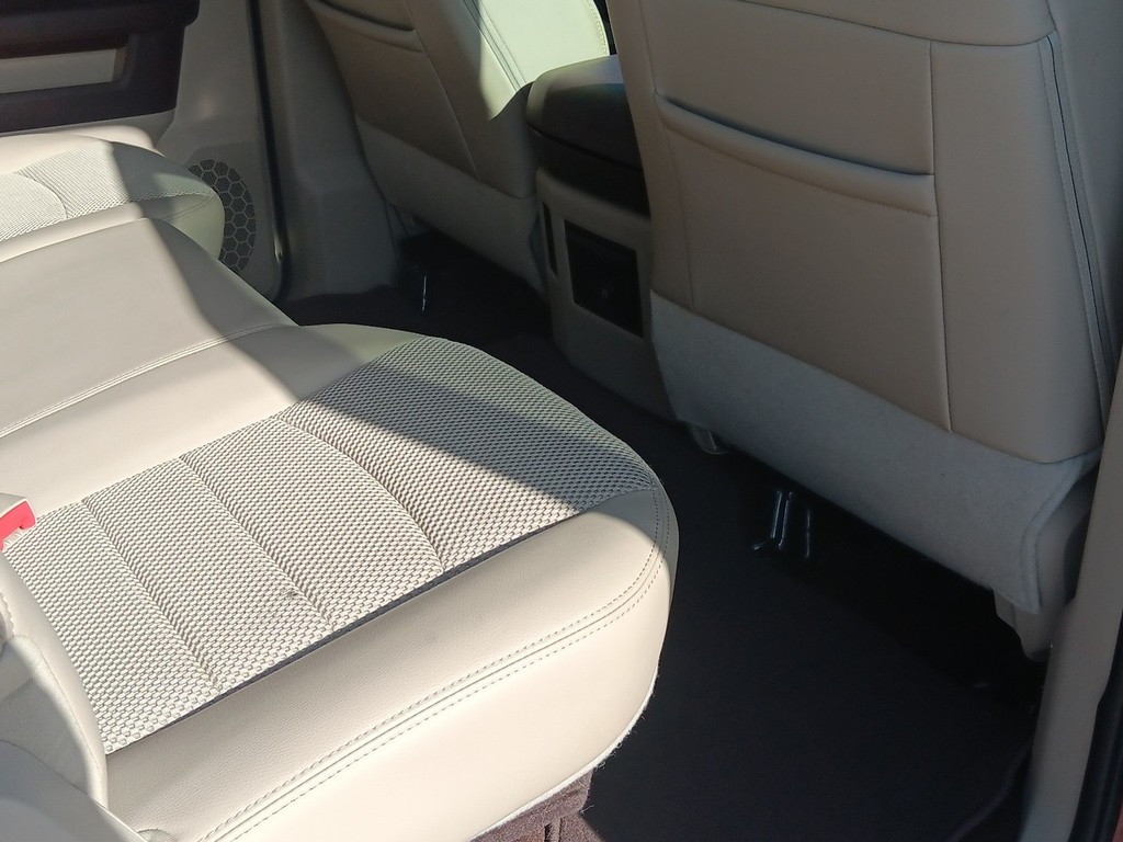 Ram 1500 Vehicle Full-screen Gallery Image 12