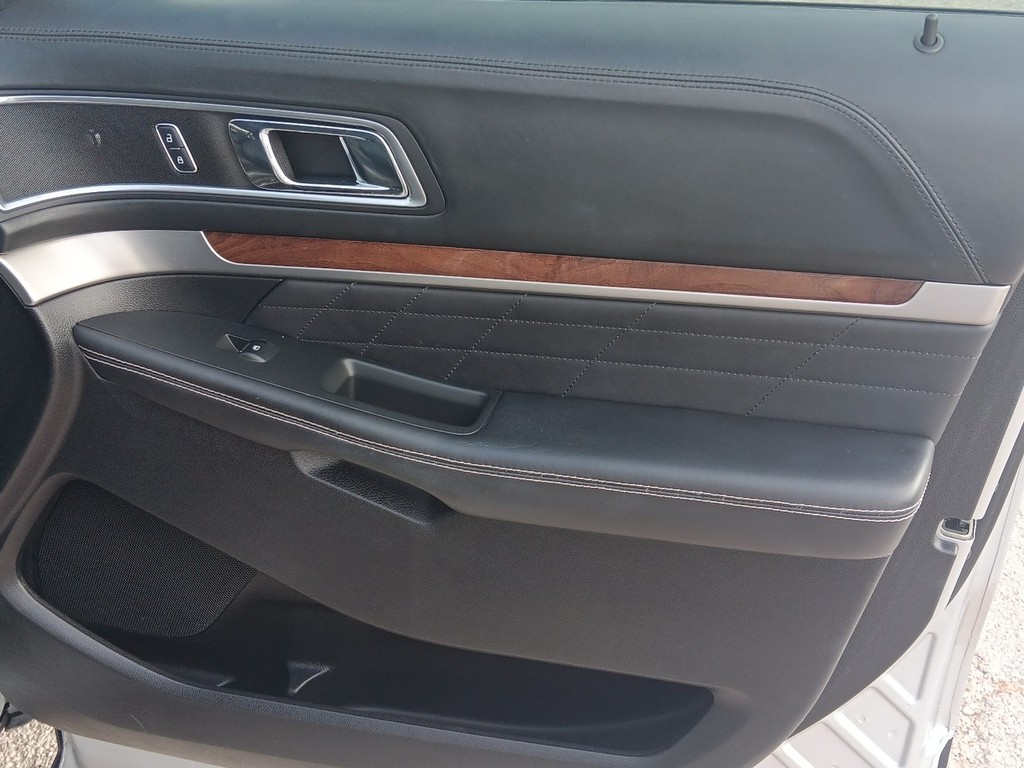 2016 Ford Explorer Platinum - Photo 9