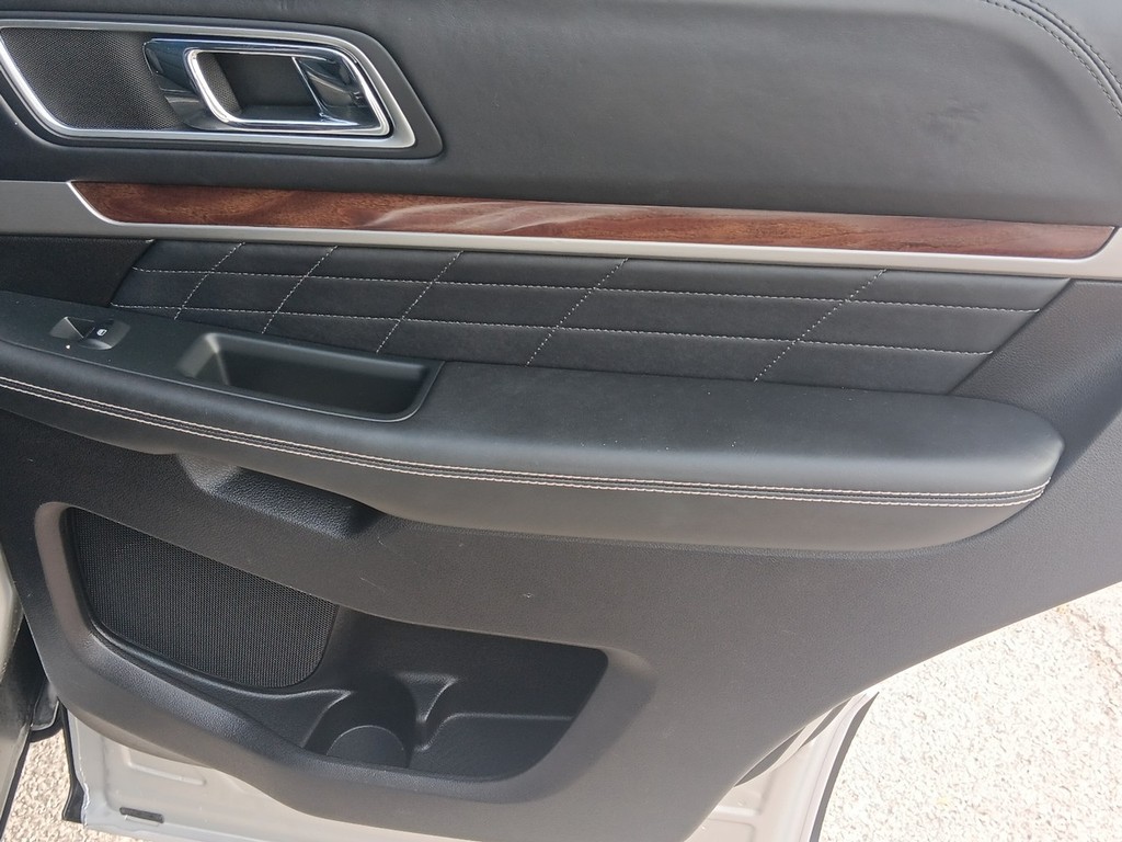2016 Ford Explorer Platinum - Photo 11