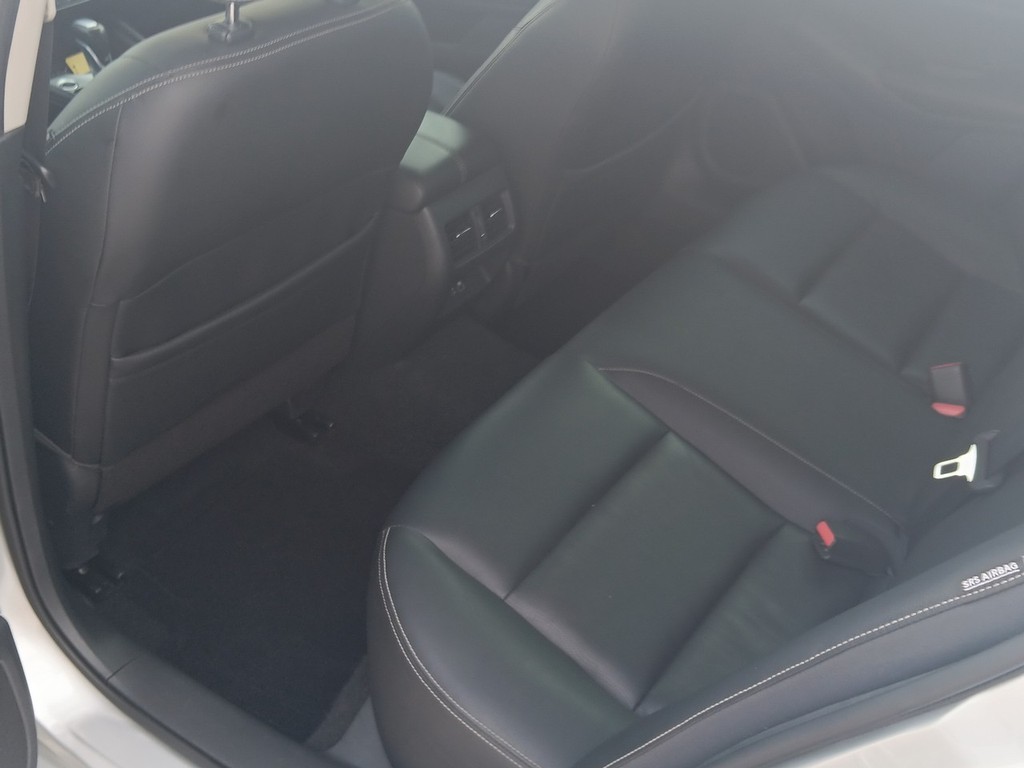 Nissan Altima Vehicle Full-screen Gallery Image 16