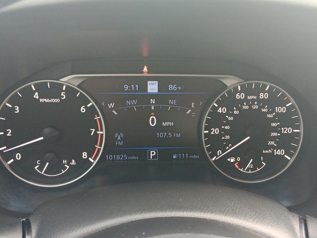 Nissan Altima Vehicle Full-screen Gallery Image 20