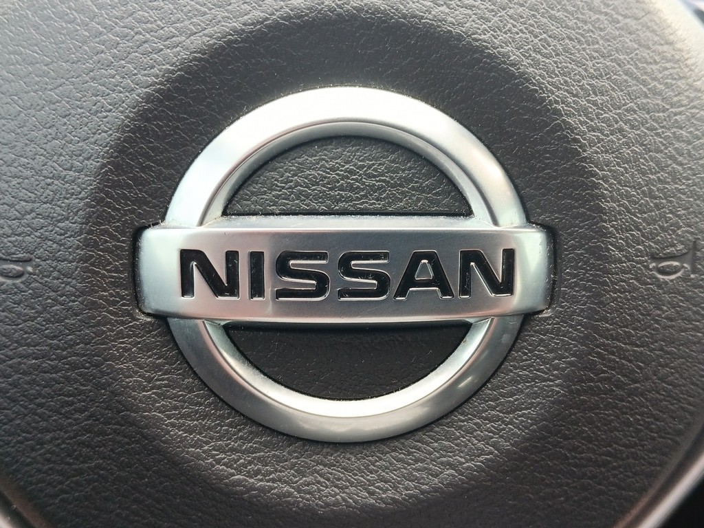 Nissan Altima Vehicle Full-screen Gallery Image 23